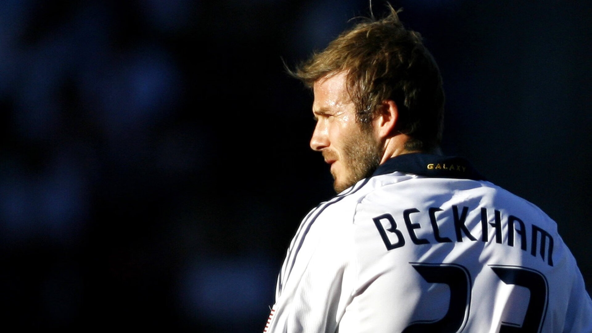 绿茵场上的碾压与球台上的高光，英格兰铁骑踏过葡萄牙，张本智和闪耀世界