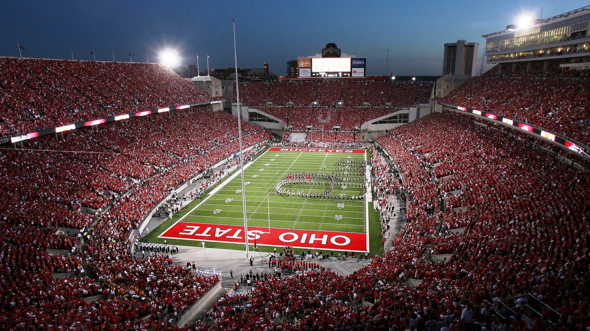 赛道新纪元，梅赛德斯完胜雷诺，皮亚斯特里点燃赛场激情